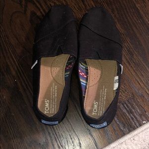 black TOMS